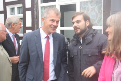 Besuch auf dem Stromberger Pflaumenmarkt; v.l. Bürgermeister Knop (hinten), Landesumweltminister Johannes Remmel, Direktkandidat Alexander Ringbeck und Marita Brormann